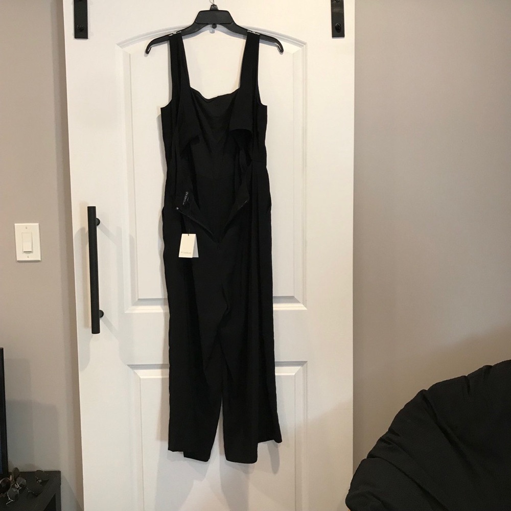 En Thread
Tie-Back Wide-Leg Jumpsuit - Picture 5 of 9